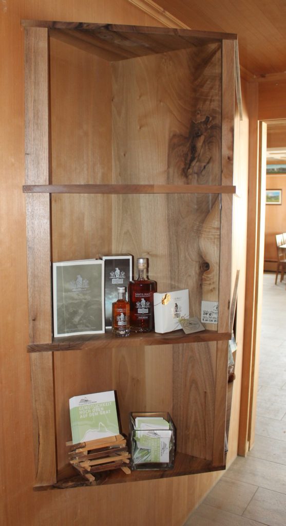 Verkaufsvitrine von links